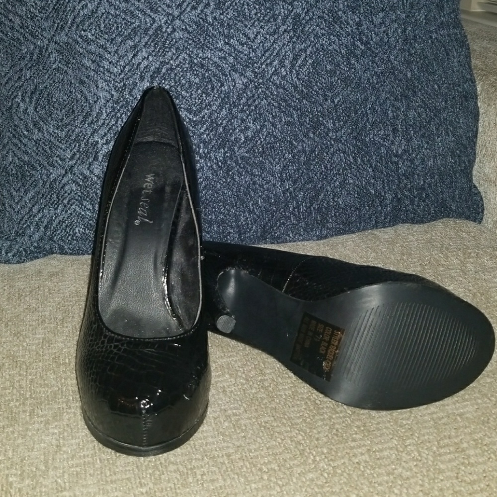 Black platform heels - Picture 4 of 4