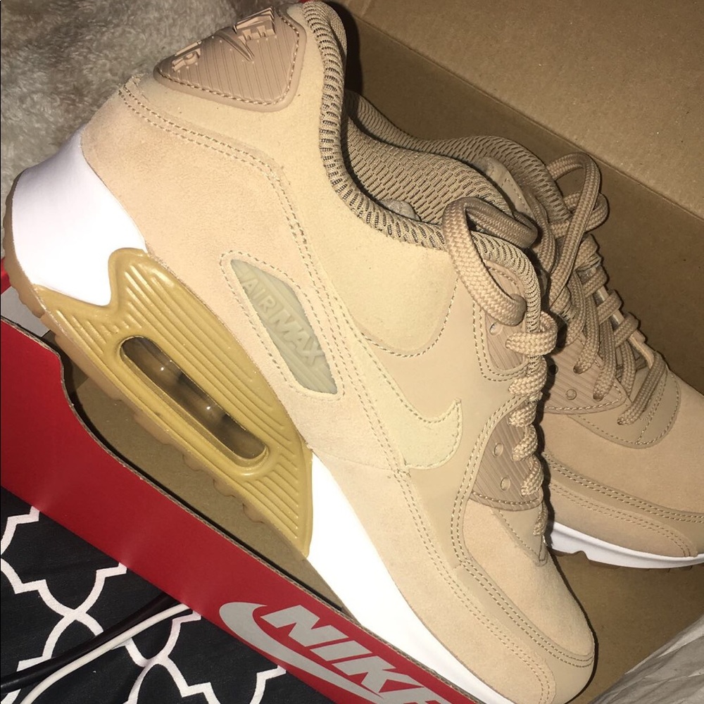 Nike Air Max 90 SE Woman’s Shoe
