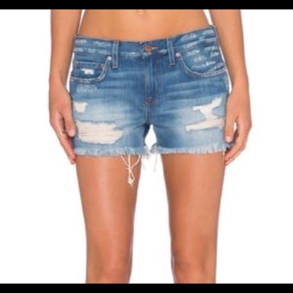 Sexy Cut Off Denim Shorts in Vicios color