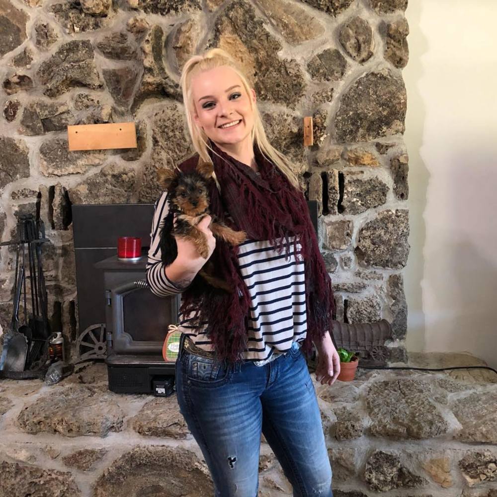 Meet your Posher, Courtney