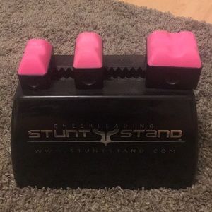 cheerleading stunt stand