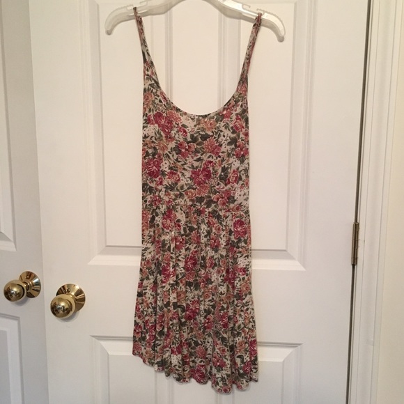 Brandy Melville Dresses & Skirts - Brandy Melville Floral Dress