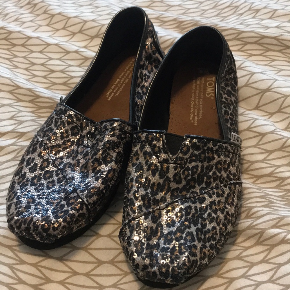 Sparkly cheetah toms size 6