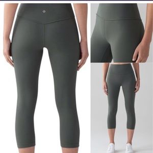 Rare Align crop size 6 *NEW*