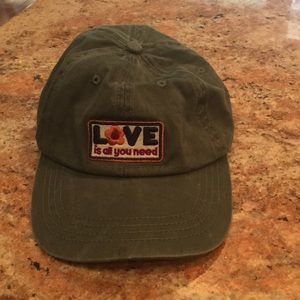 🏷NWT🏷 L🌼VE is all you need hangout hat