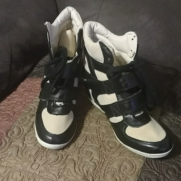 Wild Diva - Picture 2 of 3