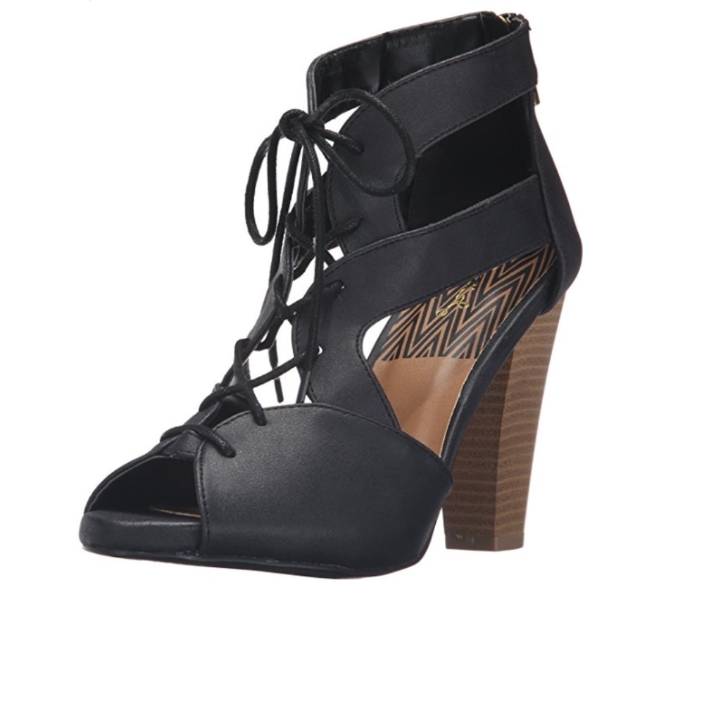 Qupid Women's Bailey-33 Ankle Bootie