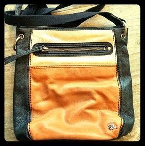 The sak shoulder bag in leather