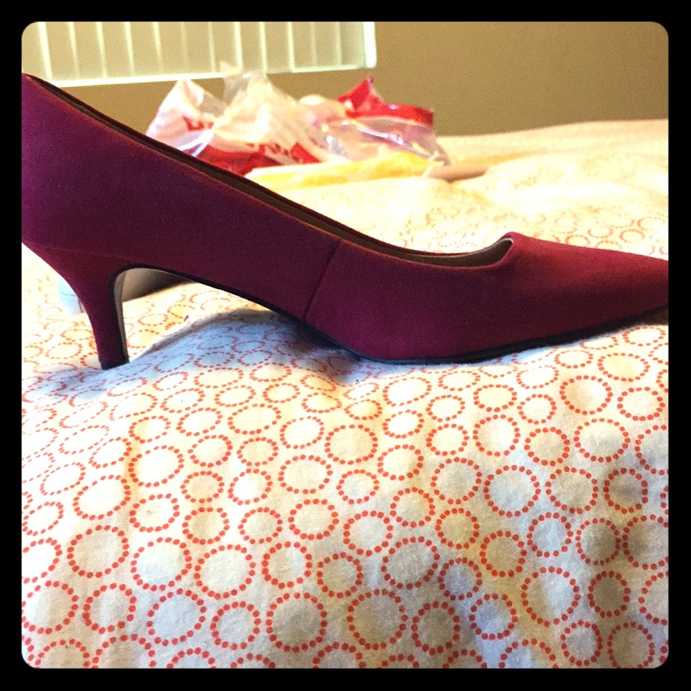 New never worn heel