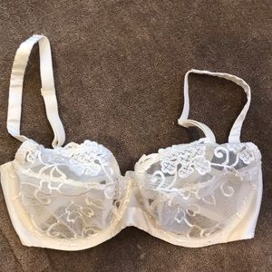 Very good condition Simone Perele lace bra 32E