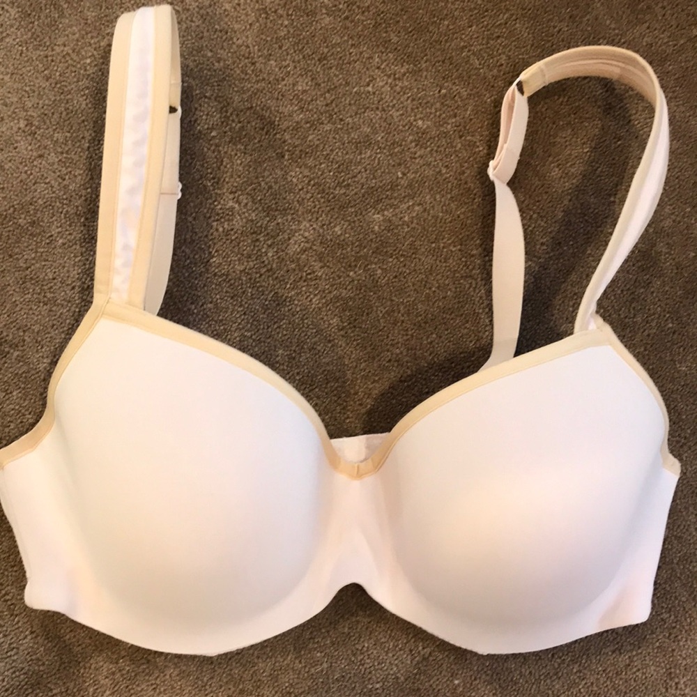 Good condition Le Mystere bra 32D