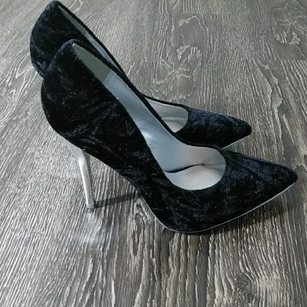 🆕Black Crushed Velvet Metallic Silver Heel Pumps