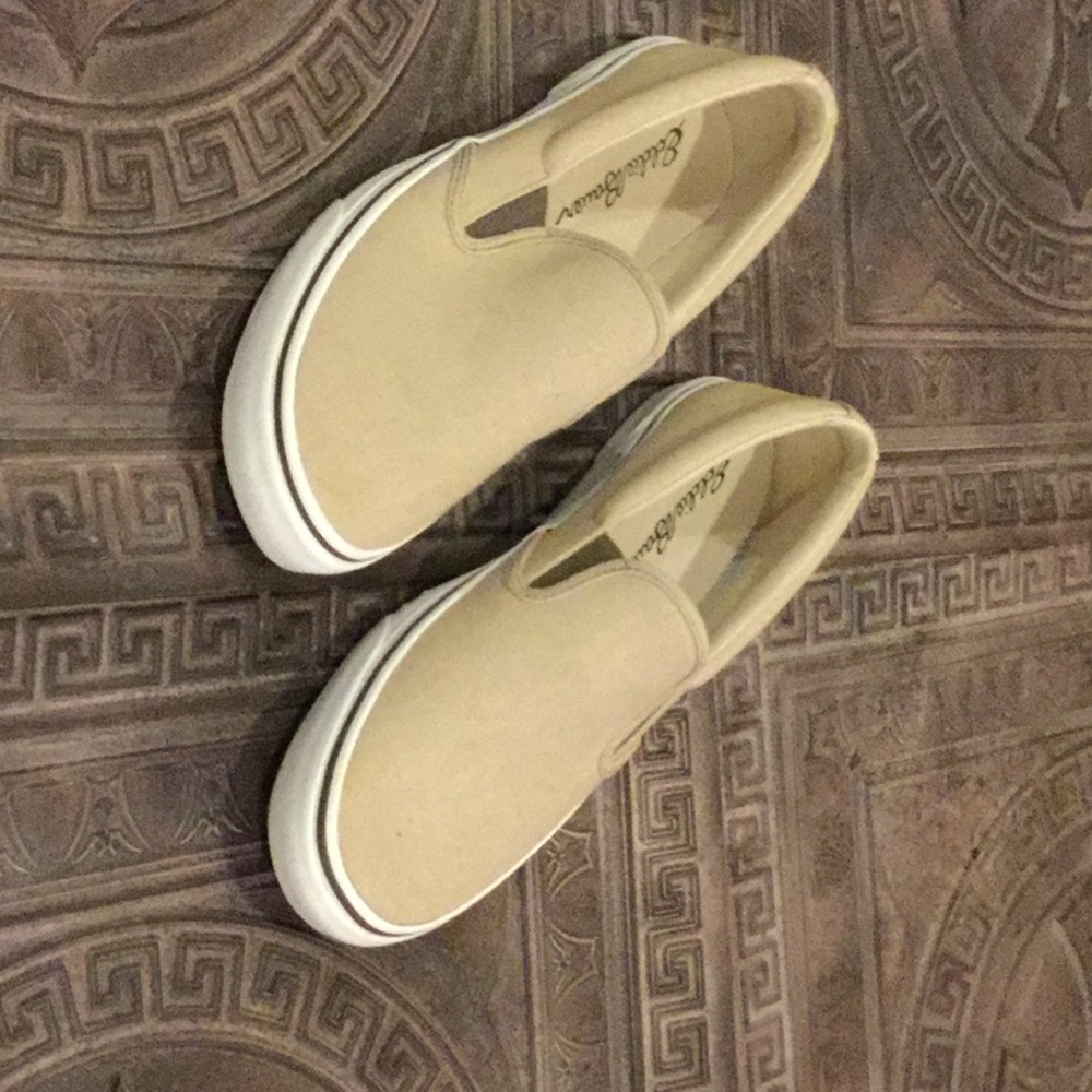 Eddie Bauer Slip on Haller.