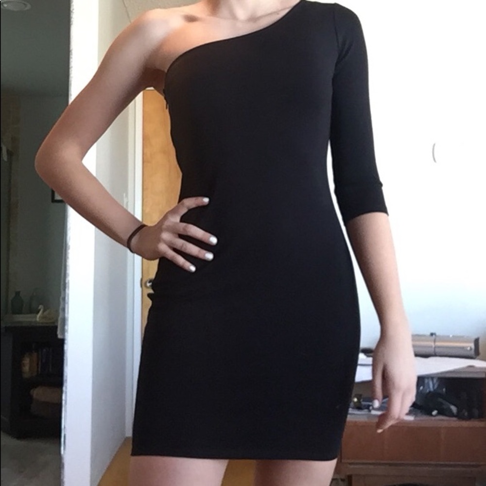 One sleeve black dress