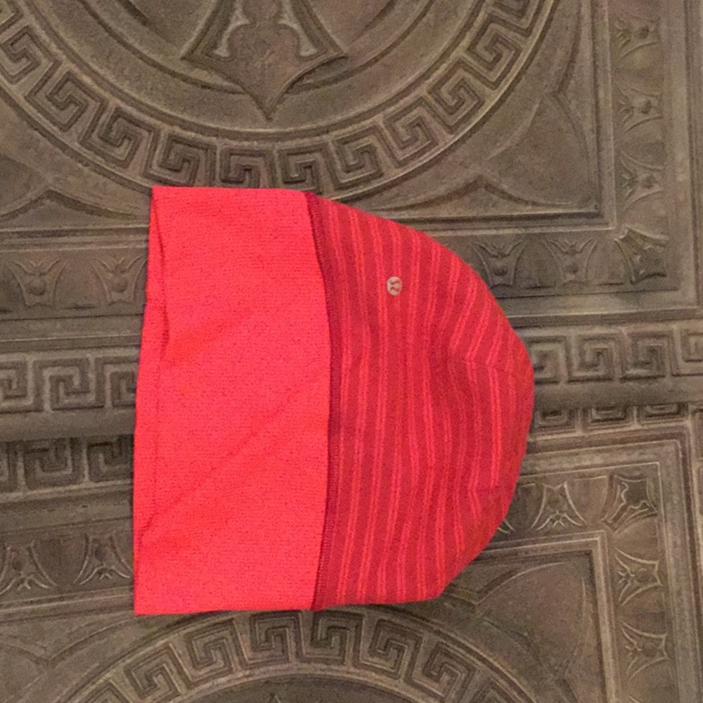 Lululemon beanie.