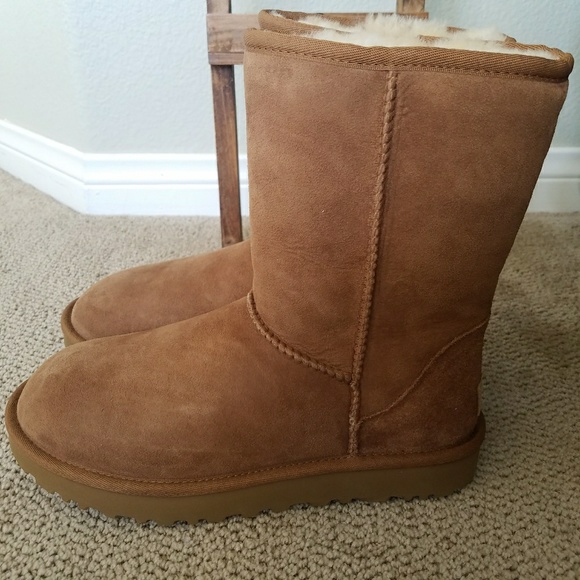 UGG
Ugg Classic Short II Water-Resistant - Picture 3 of 7