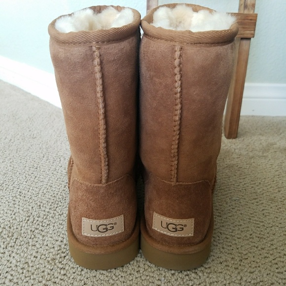 UGG
Ugg Classic Short II Water-Resistant - Picture 4 of 7