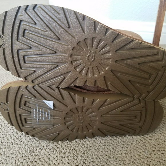 UGG
Ugg Classic Short II Water-Resistant - Picture 5 of 7