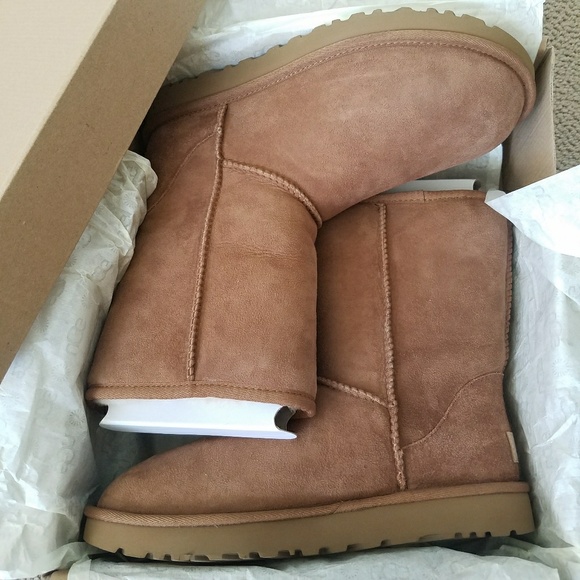 UGG
Ugg Classic Short II Water-Resistant - Picture 6 of 7