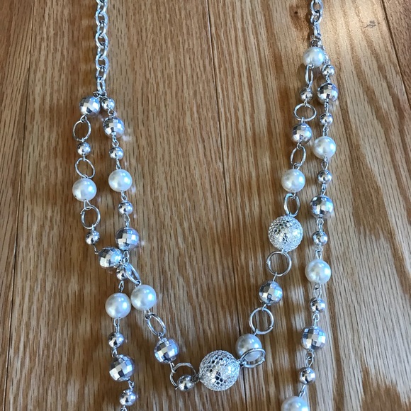Long chunky silver & pearl beaded strand necklace - Picture 4 of 6