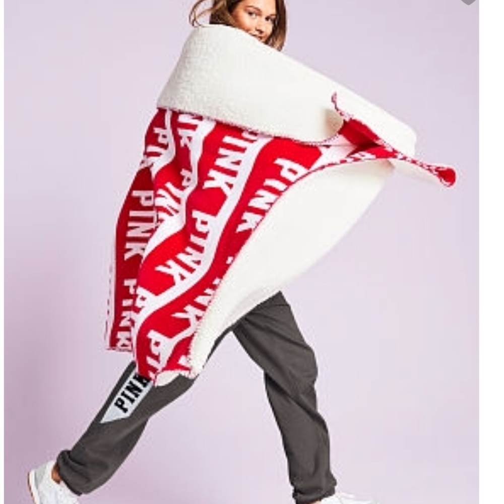 VS PINK SHERPA BLANKET SALE CHRISTMAS COLLECTION