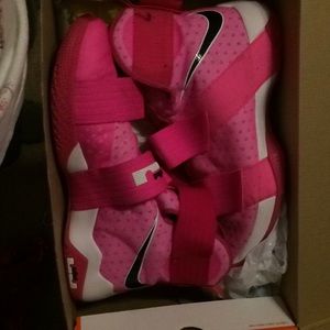 Breast cancer awareness LeBron james soldier 10's