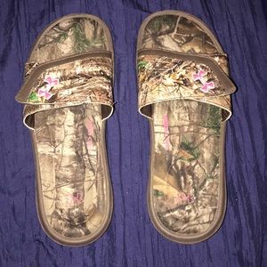 Camouflage under armor slides