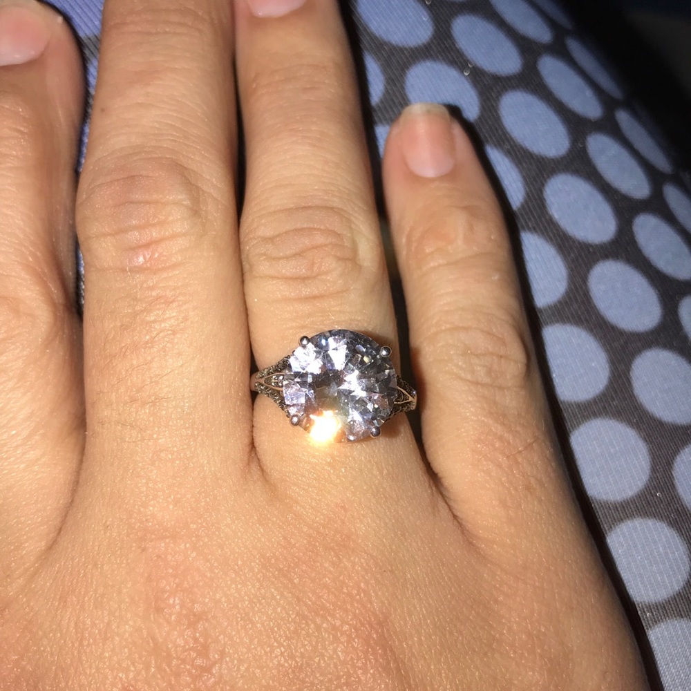 8CT White Sapphire solitaire