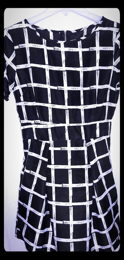BEAUTIFUL comfortable blk/white patterned dress