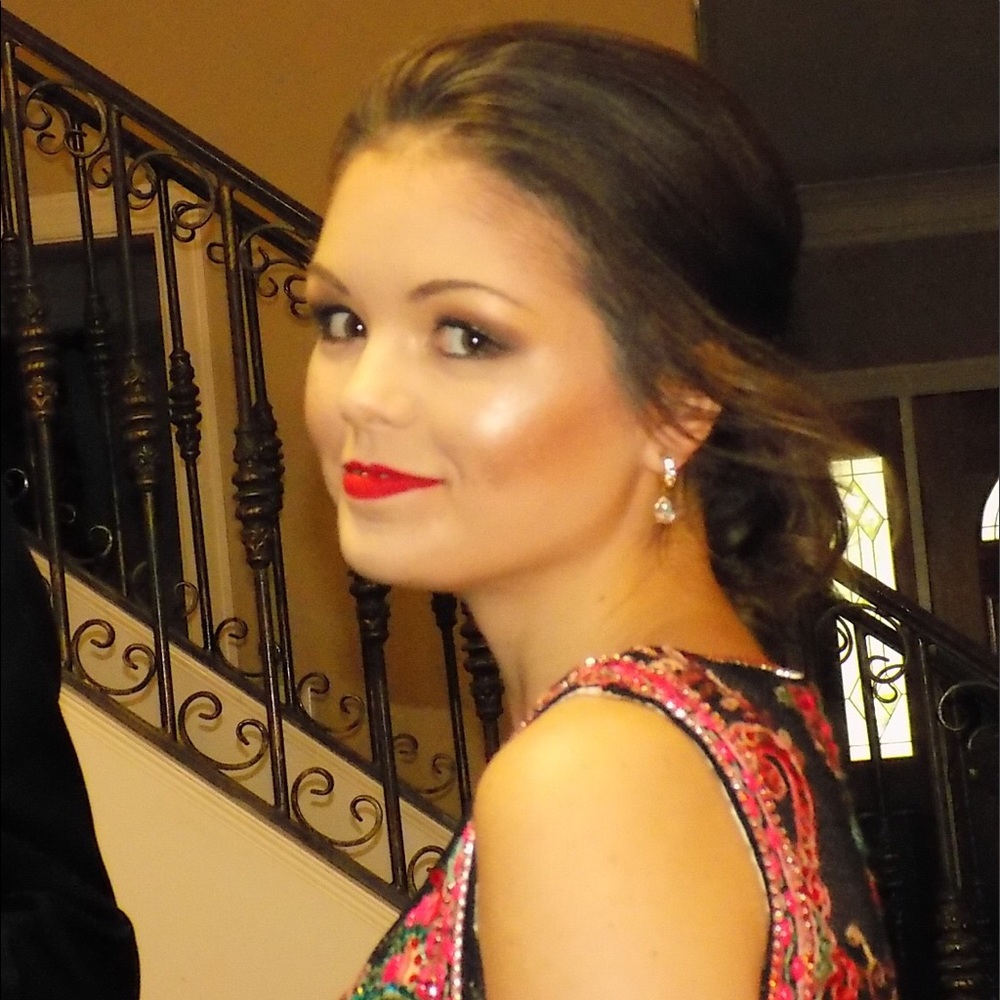 Meet your Posher, Caroline