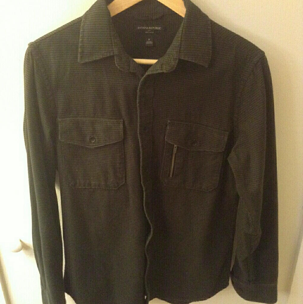 👋 Closing today!!Banana Republic Shirt