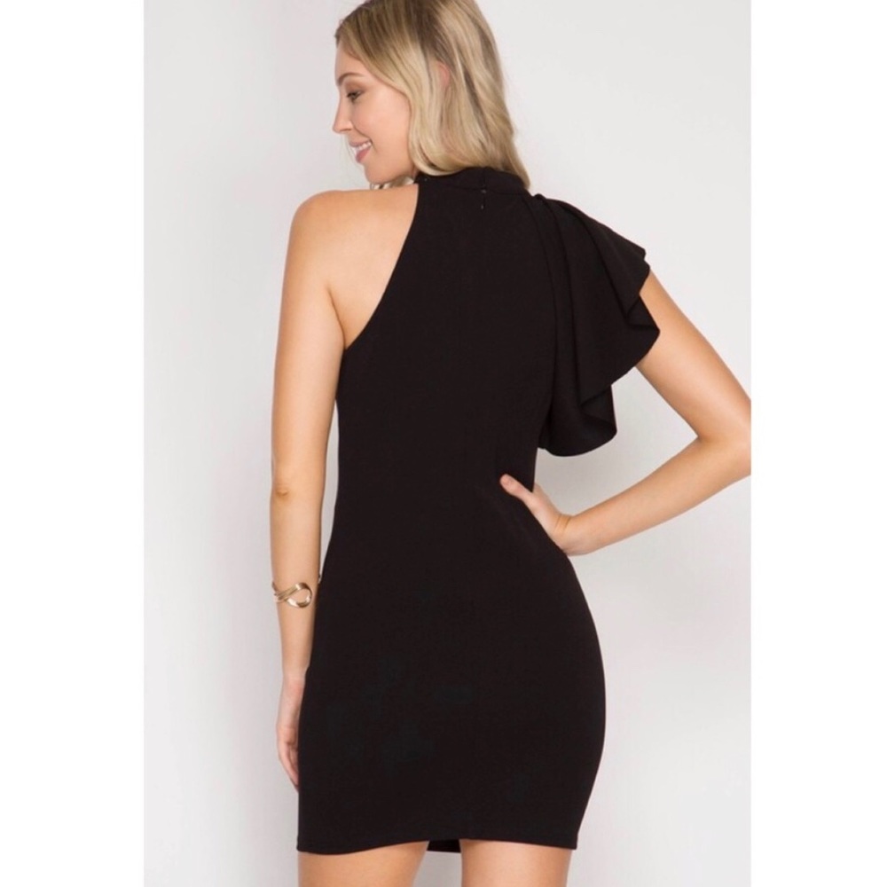🌟HOST PICK🌟 Ruffled Shoulder Dress - Picture 3 of 6