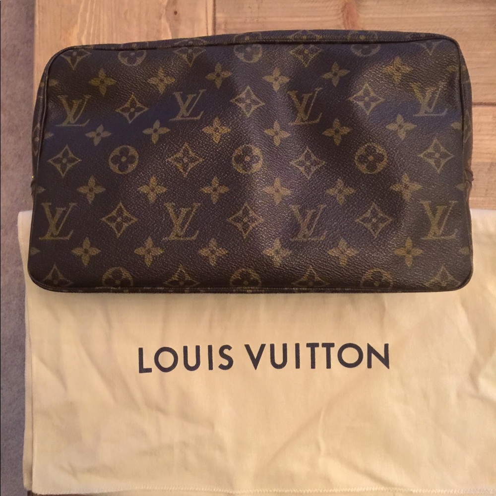 ❤️❤️SOLD❤️❤️Louis Vuitton Trousse 28