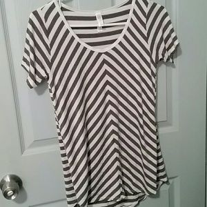 Lularoe classic t (xs)