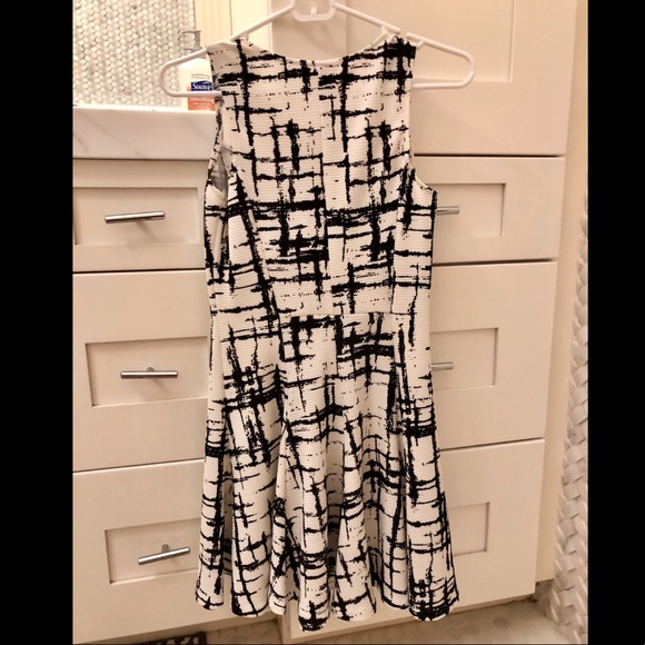 Black & White Mini Dress - Picture 3 of 4