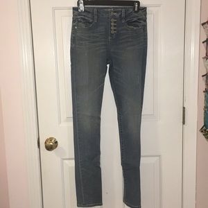 High waisted jeans