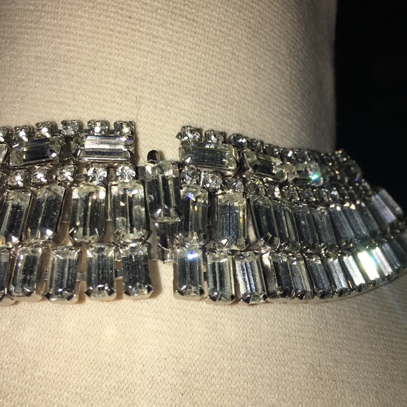 GORGEOUS WEIGHTED RHINESTONE COLLAR - Picture 3 of 6