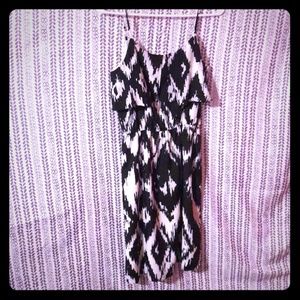 BCBG DRESS XXS BLK AND WHITE