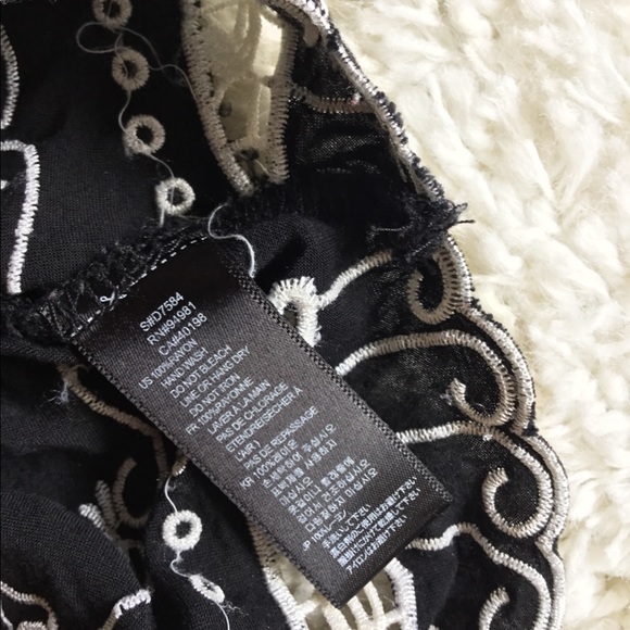 Forever 21 Black & White Embroidered Top, Small🖤 - Picture 3 of 4