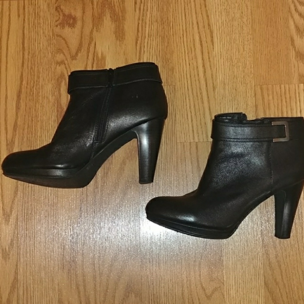 Heeled ankle booties