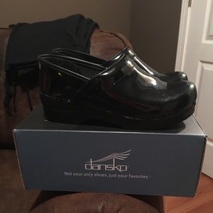 Dansko Black Shiny Leather Shoes Size 39