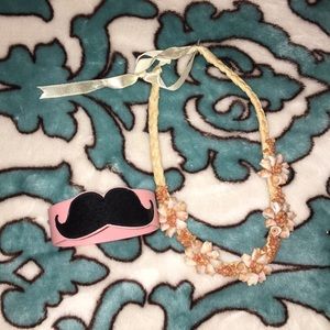 Necklace/headband
Mustache bracelet