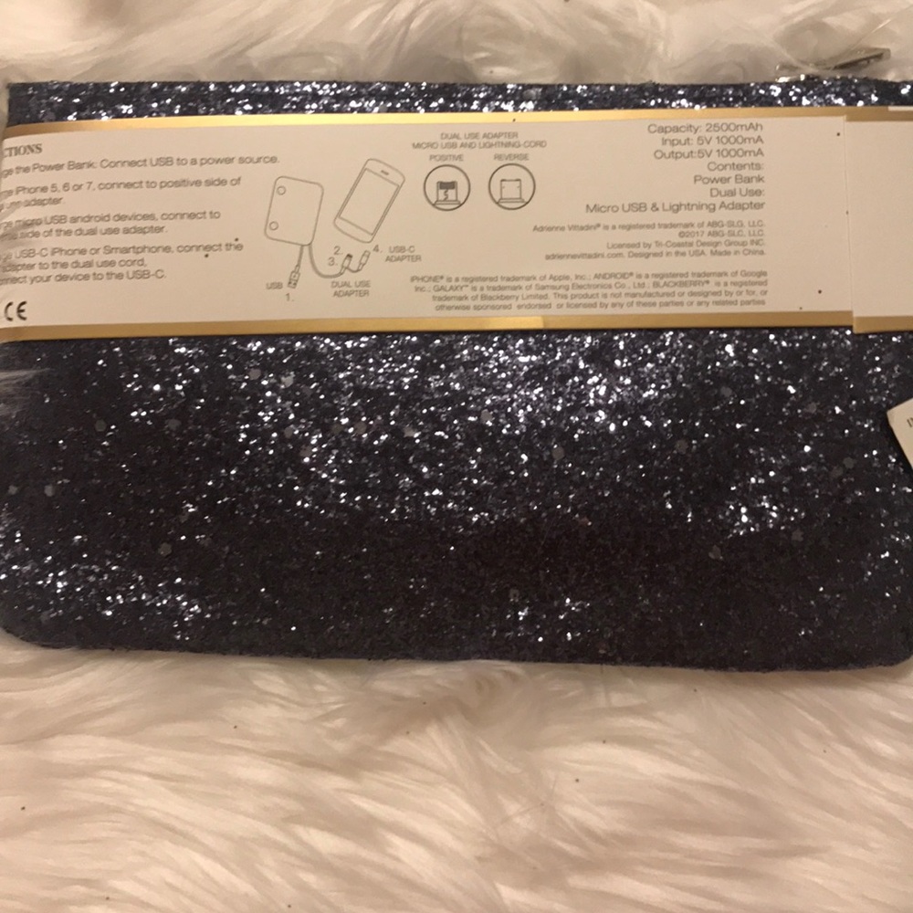 Adrienne Vittadini Charging Wallet - Picture 3 of 7