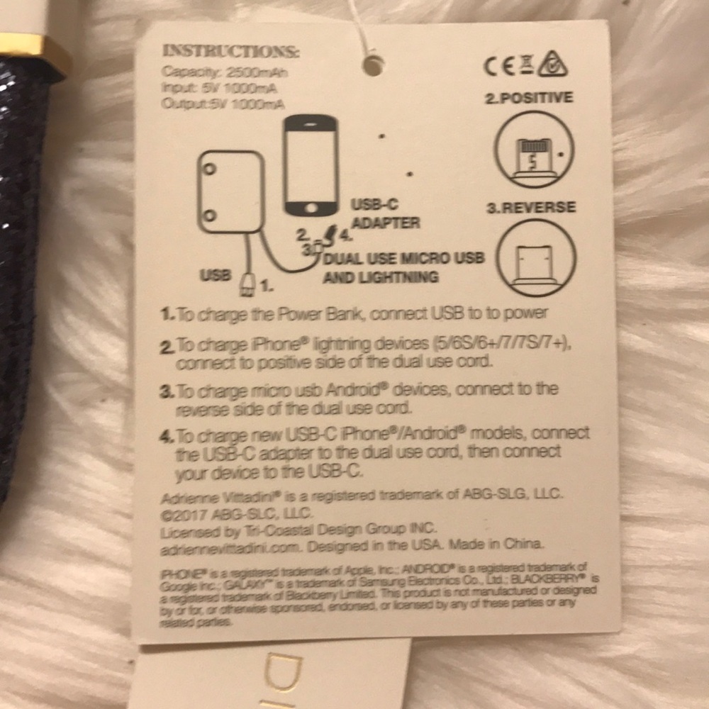 Adrienne Vittadini Charging Wallet - Picture 4 of 7