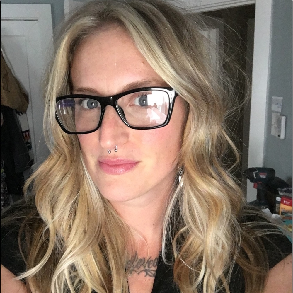 Meet your Posher, Mia