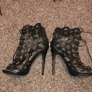 Honeycomb black lace-up heels