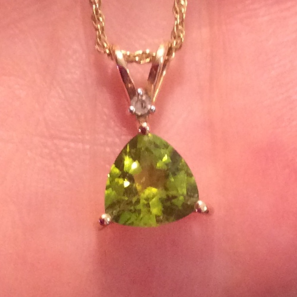 10K Yellow Gold Peridot Pendant with 18" Chain