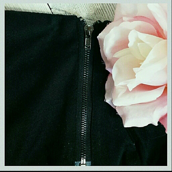 💋Black Fringed Halter top - Picture 4 of 5