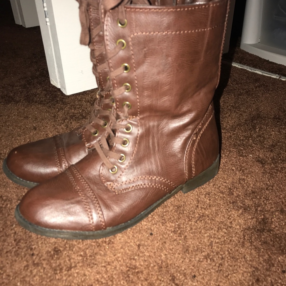Combat boots