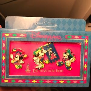 Disney Paris 5 year anniversary pins